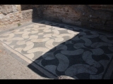 06527 ostia - regio iv - insula v - schola del traiano (iv,v,15) and domus (iv,v,16) - raum s - mosaik.jpg